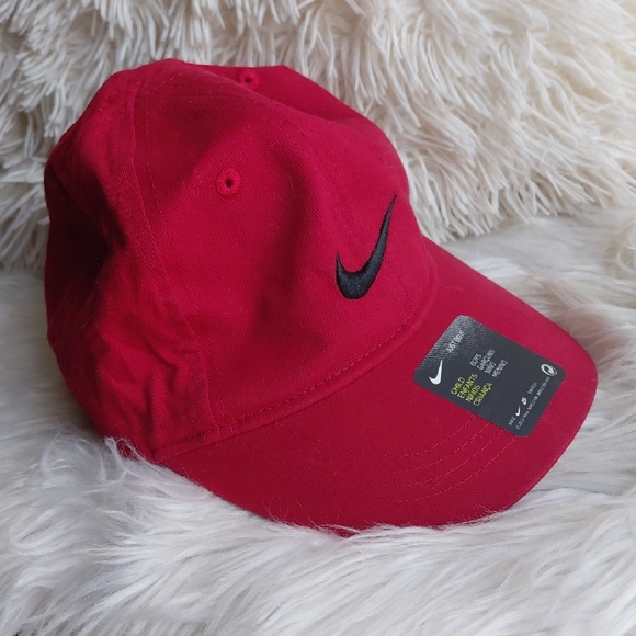 Nike Crimson Casual Cap - Picture 1 of 7